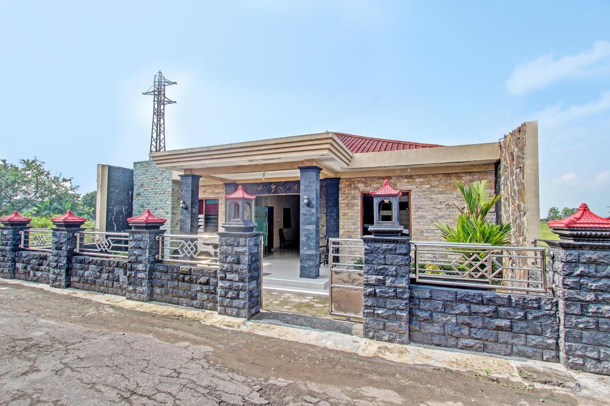 Oyo 91353 Hotel Surya Andesa Klaten Dış mekan fotoğraf