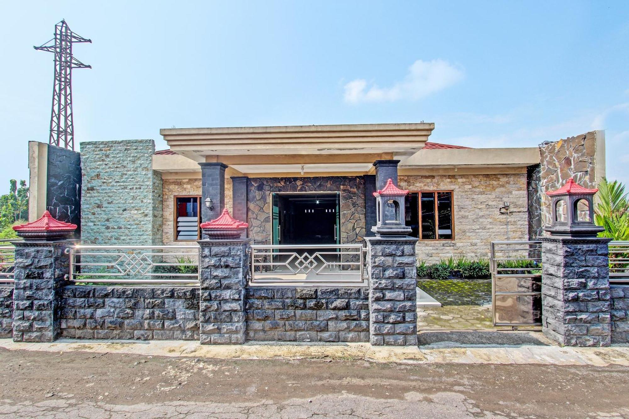 Oyo 91353 Hotel Surya Andesa Klaten Dış mekan fotoğraf